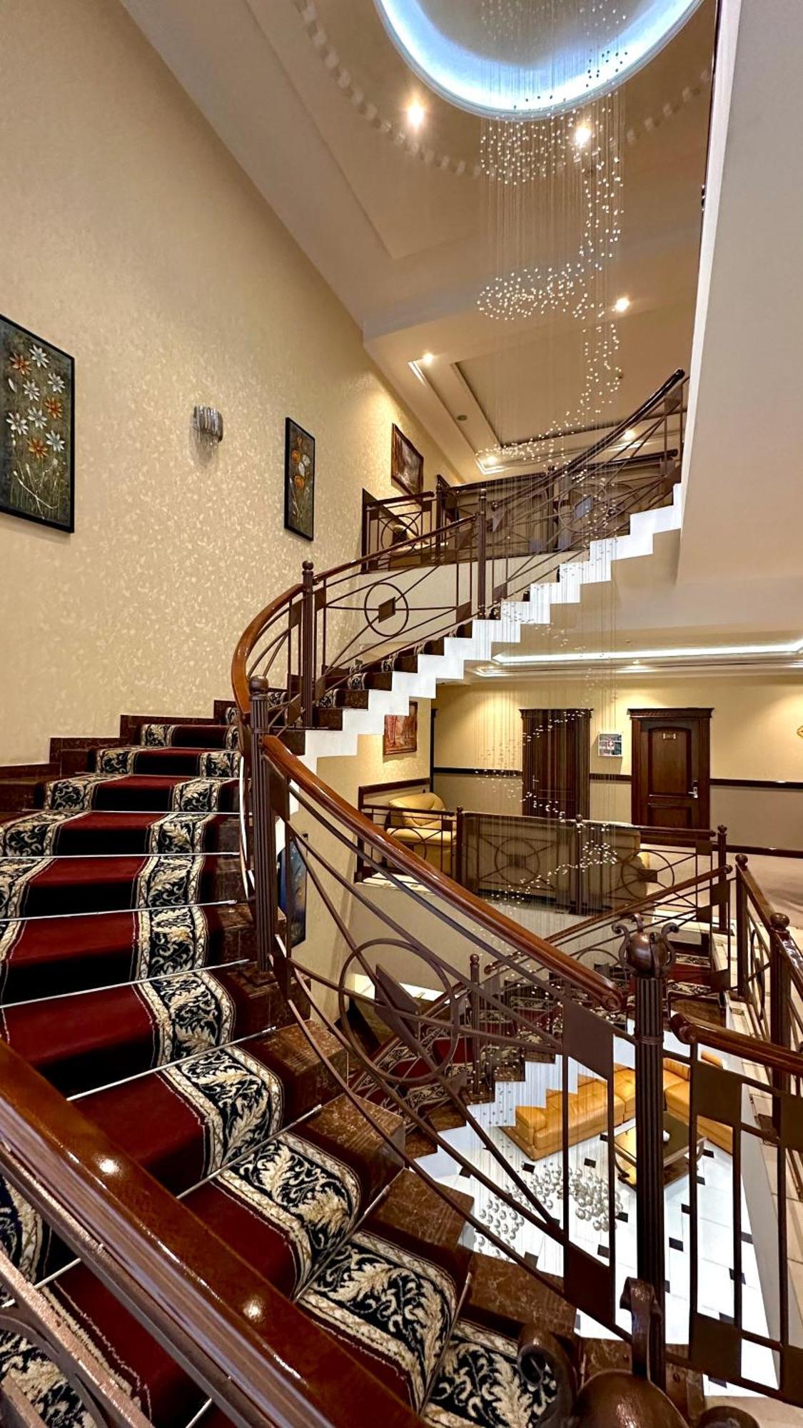 Hayot Hotel Tasjkent Buitenkant foto