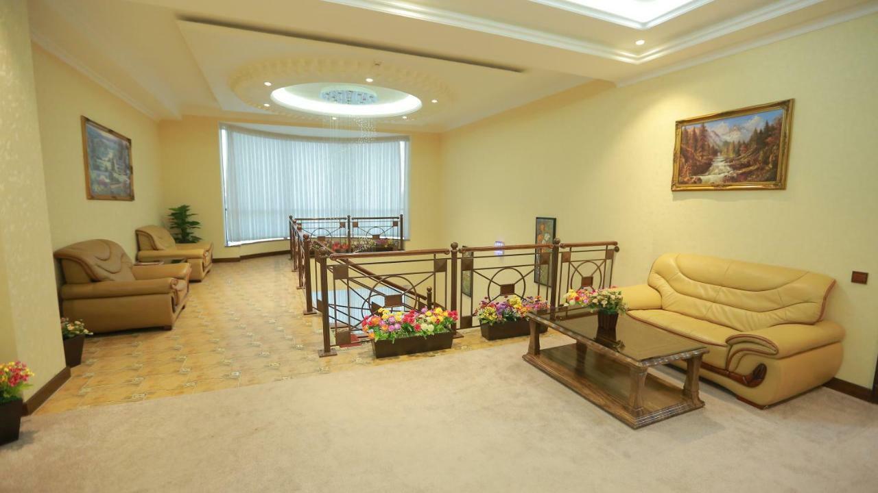 Hayot Hotel Tasjkent Buitenkant foto